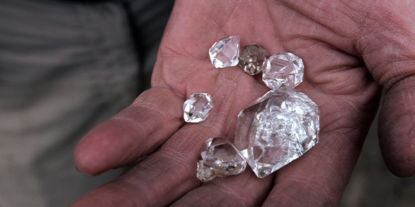 Your Guide to a Customised Engagement Ring in Singapore (Yes, Lab-Made Diamonds Included!)