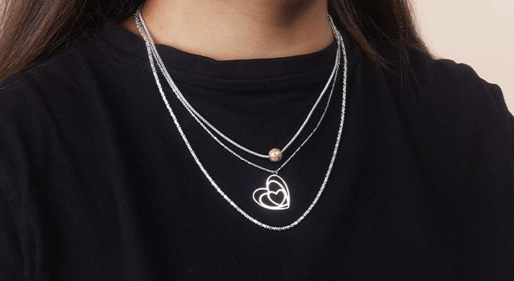 ELEGANT CHAINS